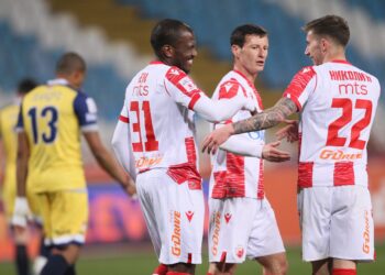Buran derbi u Senti: Dva penala, dva crvena, Pavkov i Kanga doneli pobedu Zvezdi (VIDEO)