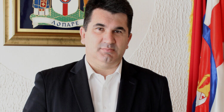 Dodik da se ugleda na Vučića!