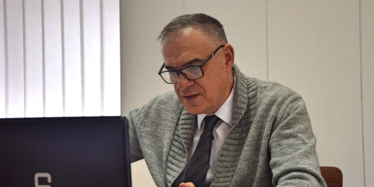 Partijski poslušnici kroje diplomatiju