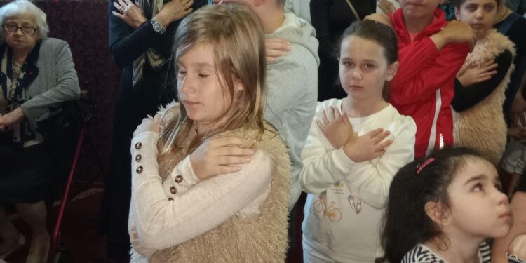 Mladost ispunila hram
