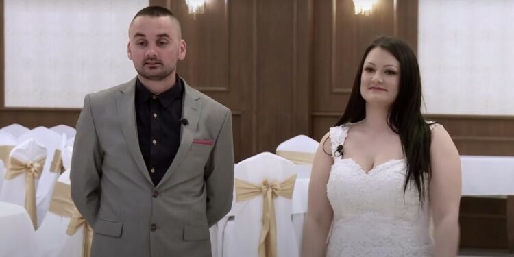Verila se sedam puta i varala svakog sa kim je bila, mlada se pojavila sa maskom gorile