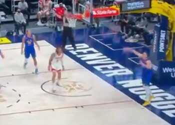 Nova magija Nikole Jokića: Srbin asistirao preko celog terena i oduševio sve u NBA (VIDEO)