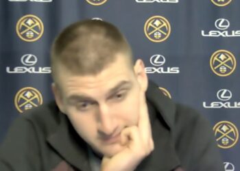 „On je veliki ratnik, uvek daje sve od sebe“: Jokić se nada da Marejeva povreda nije teže prirode (VIDEO)