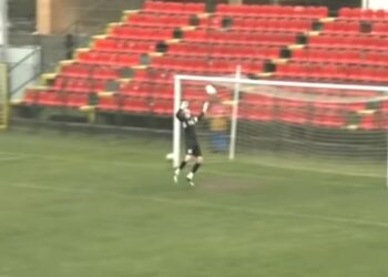 Gol sezone Superlige: Fudbaler Bačke pogodio sa pola terena (VIDEO)