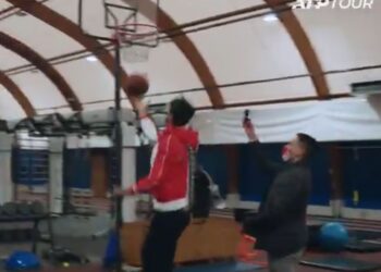 „Dončić protiv Jokića“: Đoković „udario“ na brata i pokazao košarkaške veštine (VIDEO)