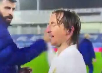 Pike se raspravljao sa sudijama posle „El Klasika“, Modrić ga provocirao: Čekaš da „prsneš“ sada? (VIDEO)