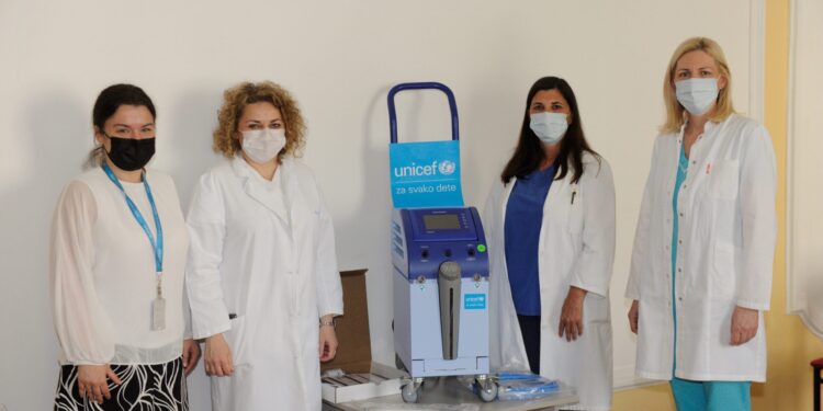 UNICEF isporučio aparat koji spasava živote tek rođenih  beba