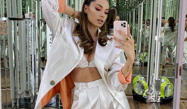 Sara Jovanović mami uzdahe u Crnoj Gori (FOTO)