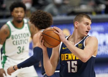 Jokić odbio da ne igra – ostvario novi dabl-dabl (VIDEO)