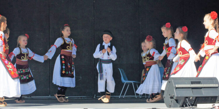 U kolu igralo mlado i staro