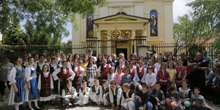 Lutke iz Adelajda ukrasile Dane ćirilice