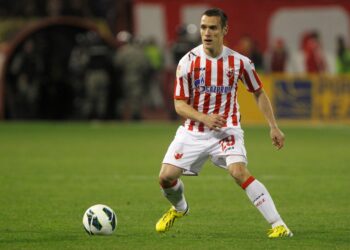 Bivši igrač Zvezde zbog žene ostao bez ugovora!
