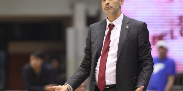 Prvi kandidat za trenera Partizana je upravo dobio nagradu FIBA za najboljeg stručnjaka godine!