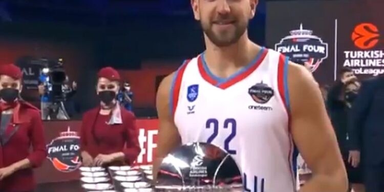 Srbija ima najboljeg košarkaša Evrope! Vasa odigrao finale za istoriju i objedinio dva prestižna priznanja uz trofej Evrolige! (VIDEO)