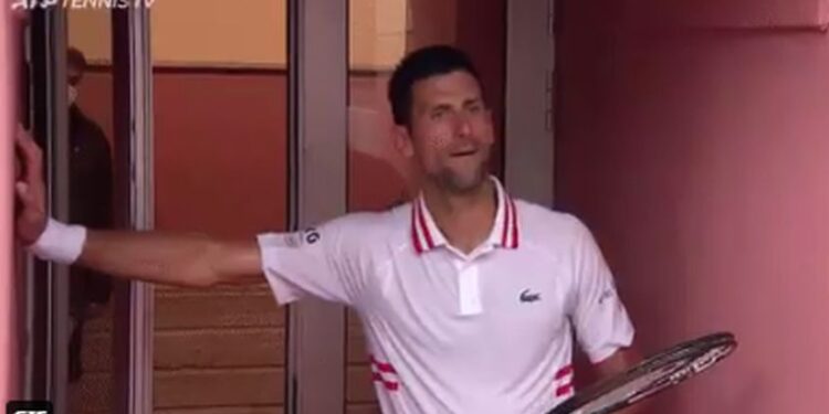 Novak besneo na sudiju: “Koliko ti još treba da shvatiš da ne može da se igra tenis!” (VIDEO)