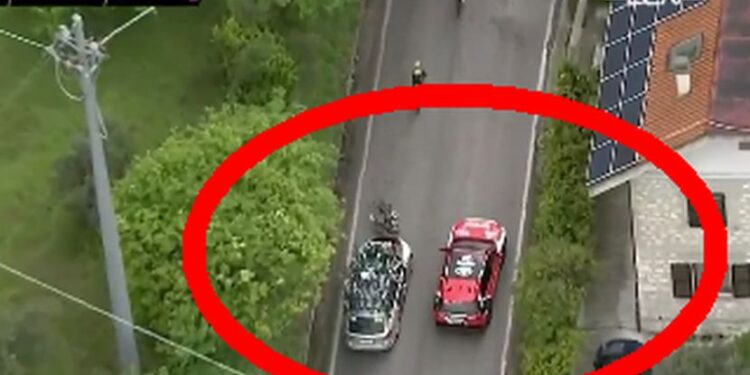 Skandal na Điru: Automobil udario biciklistu u toku trke (VIDEO)