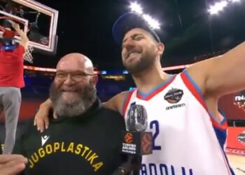 Evropa je čula kako Srbi slave! Vasa dao najlegendarniji intervju ikada, pa sa čuvenim Helsinkijem zapevao kafanski hit (VIDEO)