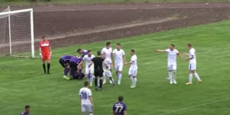 Cirkus u srpskom fudbalu: Ovo je penal zbog kog je prekinut meč u Pirotu (VIDEO)