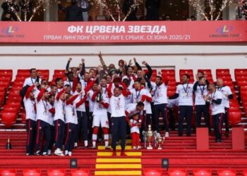 Svečana ceremonija na „Marakani“: Borjan podigao trofej