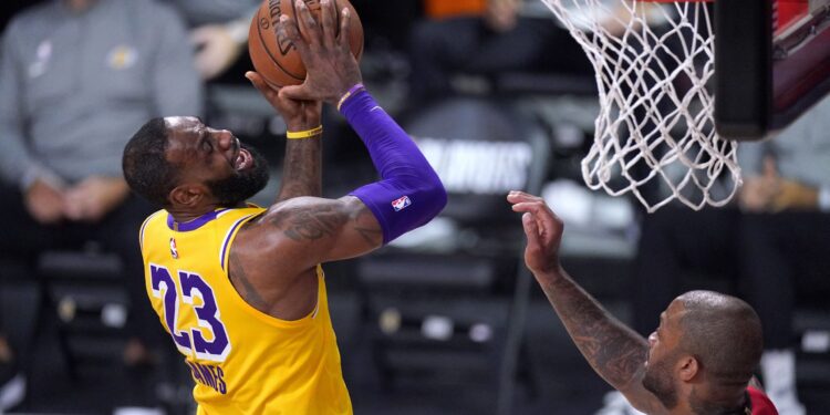 Lebron uveo Lejkerse u plej-of, put ih ukršta sa Jokićevim Nagetsima