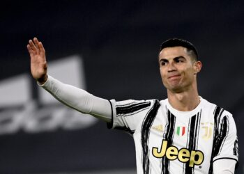 Veliki gest Ronalda: Portugalac poslao potpisan dres za Gavrila