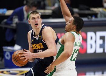 Jokić za 29 minuta „zatrpao“ koš Niksa (VIDEO)