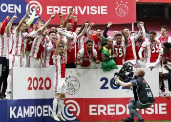 Tadić dva puta asistirao, Ajaks osvojio titulu
