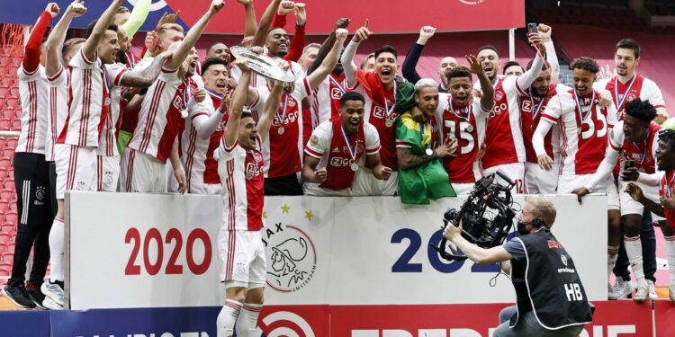 Tadić dva puta asistirao, Ajaks osvojio titulu