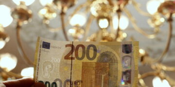 Evro danas 117,57 po srednjem kursu