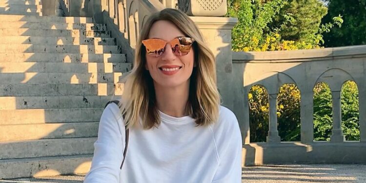 Ana Stanić sa fanovima podelila uspomenu iz detinjstva (FOTO)