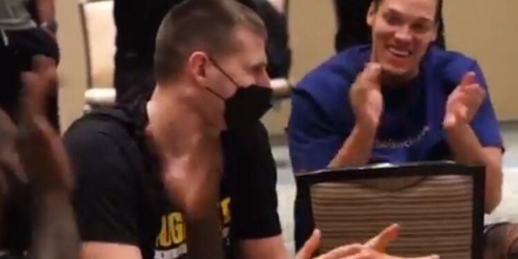 Ovo je momenat kada je Jokič proglašen za MVP-a, slavlje je odmah počelo (VIDEO)