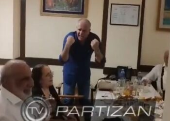 Željko Obradović u transu pevao Partizanovu pesmu: Ludnica na svadbi Kićanovićevog sina (VIDEO)
