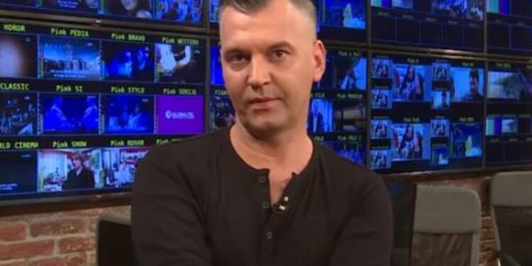 Njegovo odrastanje obeležile su tragedije, ovo saznanje slama srca! (FOTO)