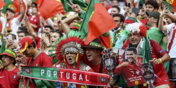 Pogledajte nestvarne scene u Mađarskoj, korona je prošlost: Ronalda dočekao krcat stadion! (FOTO/VIDEO)
