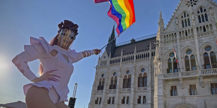 UEFA u duginim bojama: Popustili pred pritiskom, podržavaju LGBT zajednicu (FOTO)