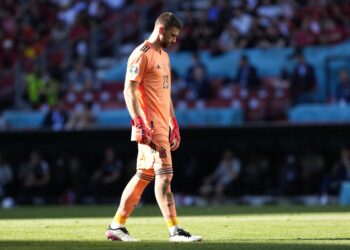 Španci razbijali Hrvate, pa dali sami sebi najbizarniji gol na prvenstvu (VIDEO)