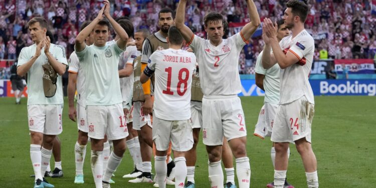Spektakl Španije i Hrvatske! Vatreni dali 2 gola za 7 minuta, pa ispali u produžecima!