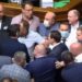 “Treba ih streljati”: Tuča i haos poslanika (VIDEO)