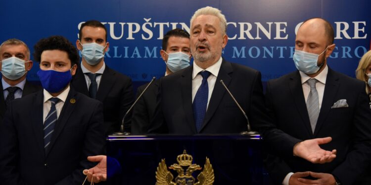 Demokratski front i Demos ruše Krivokapića? Lekić: Ovaj klovn više nema podršku