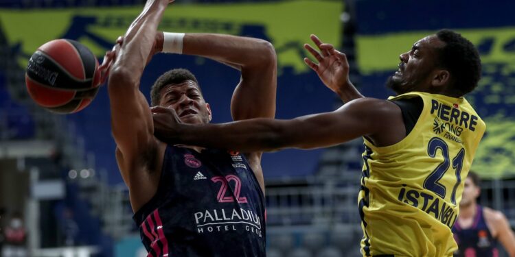 Kanađanin još dve godine u Fenerbahčeu