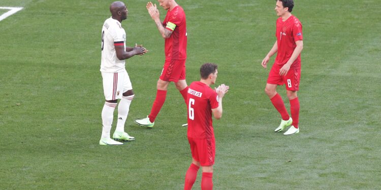 Danci i Belgijanci prekinuli meč zbog Eriksena: Najemotivnija scena Eura (VIDEO)