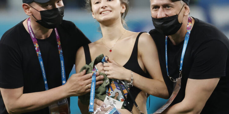 Poznata priča golišave žene koja je prekinula EURO: Promovisala kriptovalutu koja je rival bitkoinu