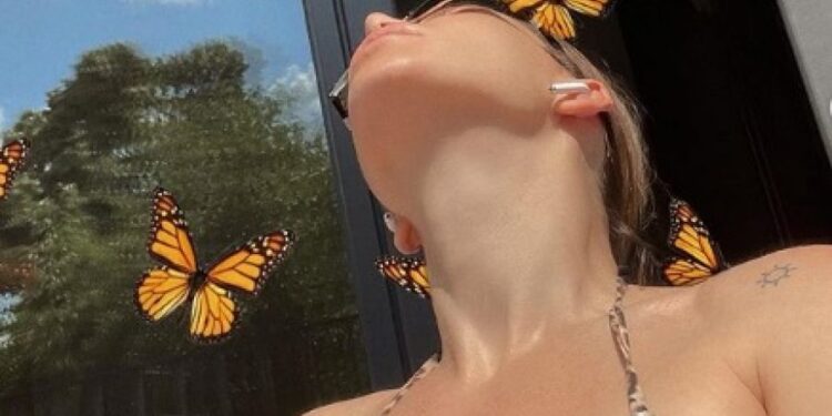 Nikolija zapalila mreže selfijima u seksi bikiniju! (FOTO)