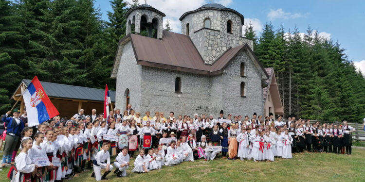 Sa Golije kolo se vije