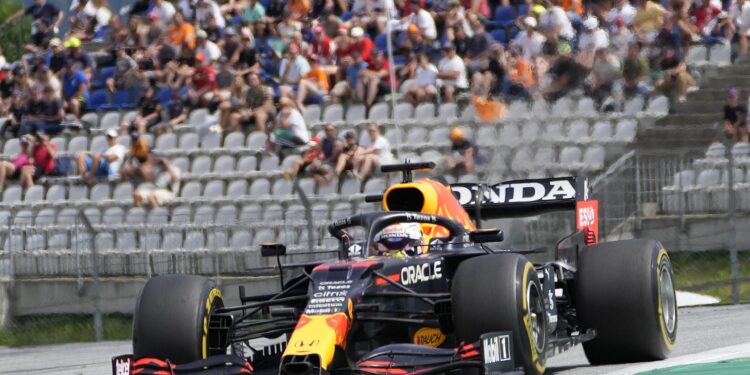 Jezive scene u Silverstonu – kontakt s Hamiltonom, Ferstapen se zakucao u zid (VIDEO)