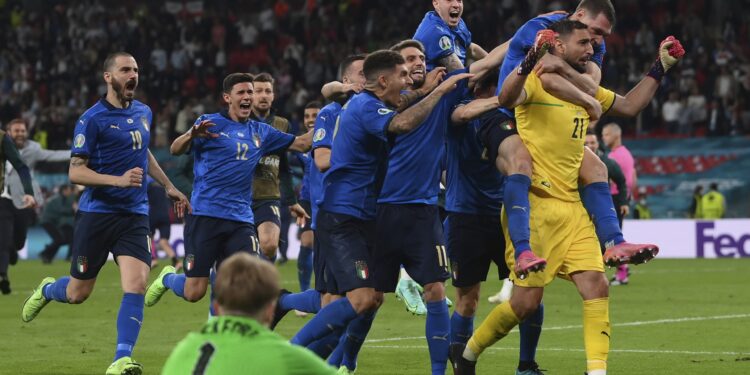 Italija je šampion Evrope! Heroj Donaruma utišao Vembli, Englezi u suzama posle drame i penala (FOTO/VIDEO)