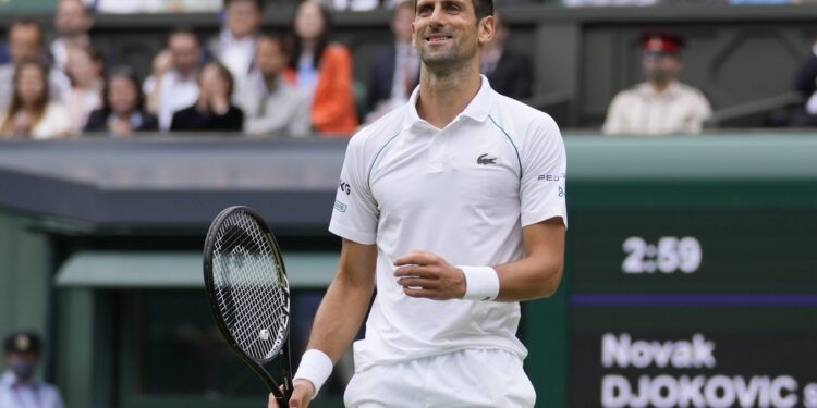Đoković je u polufinalu Vimbldona! Novak gazio Mađara, padao, pa urlikom “overio” pobedu