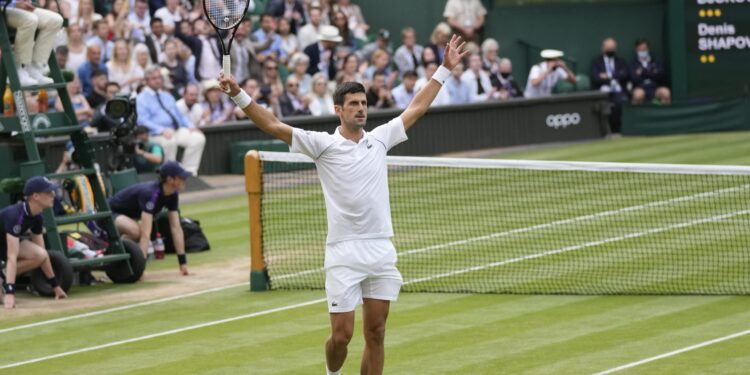 Obezbeđenje na Vimbldonu sklanjalo srpske zastave dok je Novak igrao za finale protiv Šapovalova