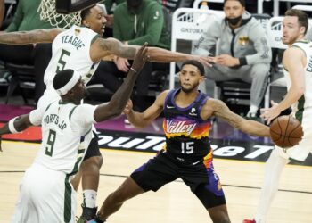 Janis nedovoljan Baksima: Finiks poveo 2:0 protiv Milvokija u NBA finalu (VIDEO)