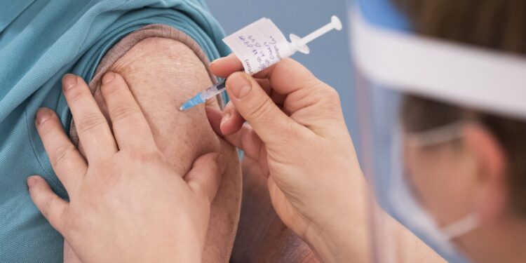 Australija odobrila Fajzer za decu od 12 do 15 godina